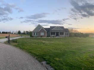 11880 S Honeysuckle Ln, Haubstadt, IN 47639