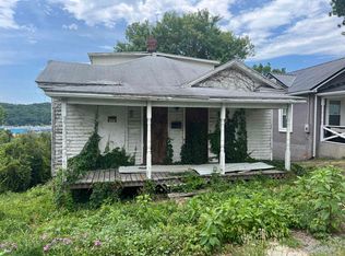 524 N Beverly Ave, Covington, VA 24426