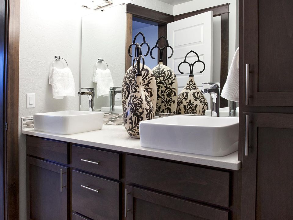 2BR, 2.5BA -744 SF