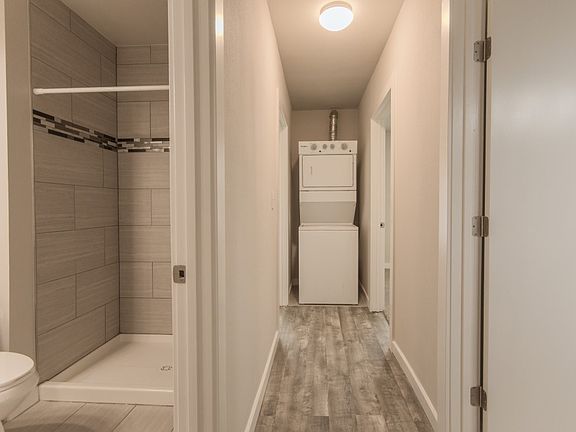 5th image of 1719 Marine St #2175448