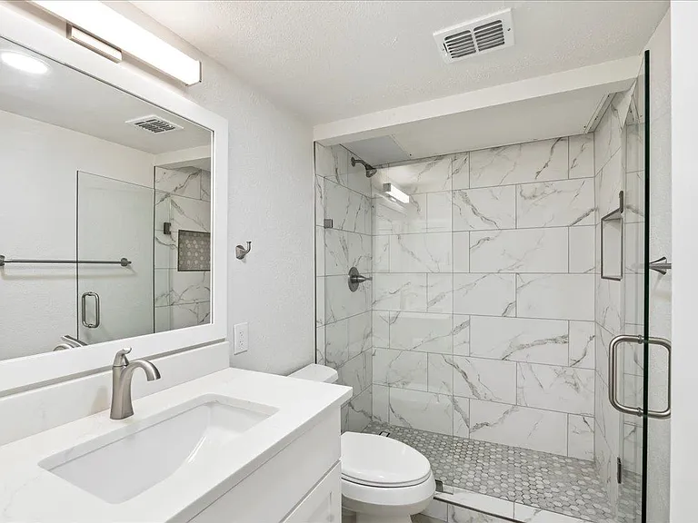 505 W 7th St #313 — Photo 16