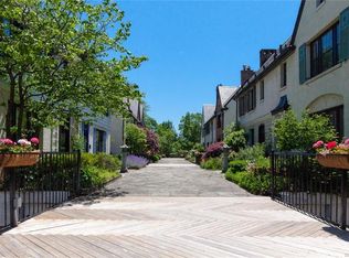 2 Mayfair Ln, Buffalo, NY 14201