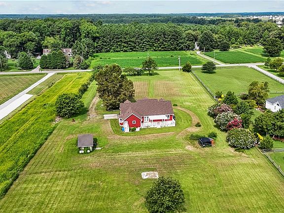 2nd image of 2020 Sanderson Rd