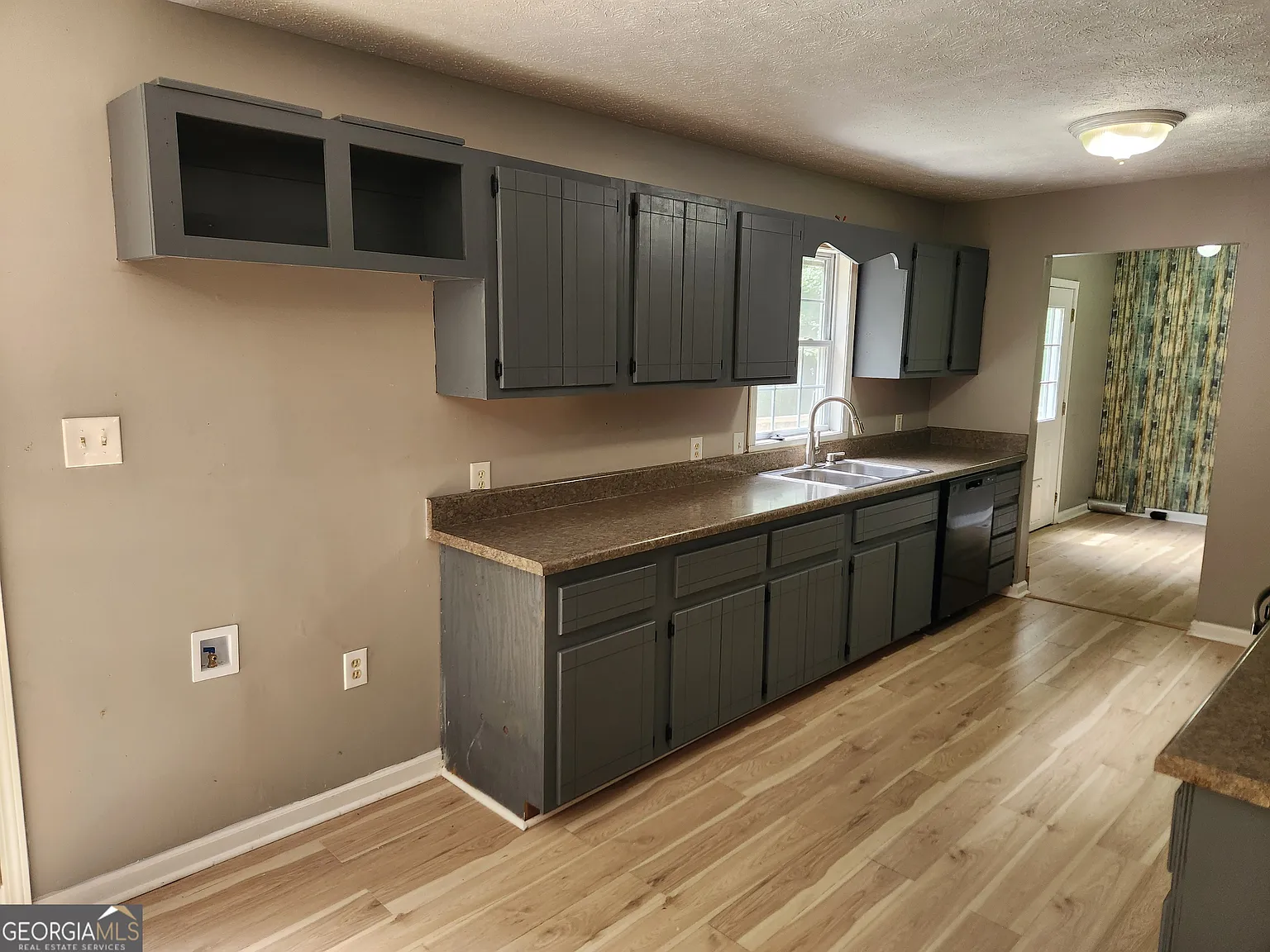 3 bed, 2.0 bath, 1837 sqft, $1,800 — Photo 4