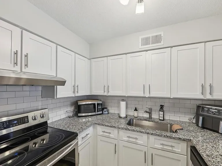 1182 Calley Dr #F — Photo 6