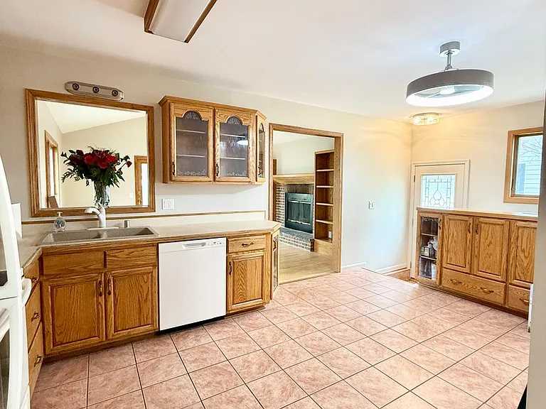 24522 Hass St — Photo 3