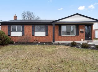 833 Tanglewood Dr, Madison Heights, MI 48071