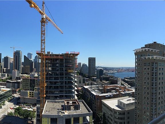 Panoramic Views of Mt. Ranier, Elliott Bay, & City Views from Guest Bedroom