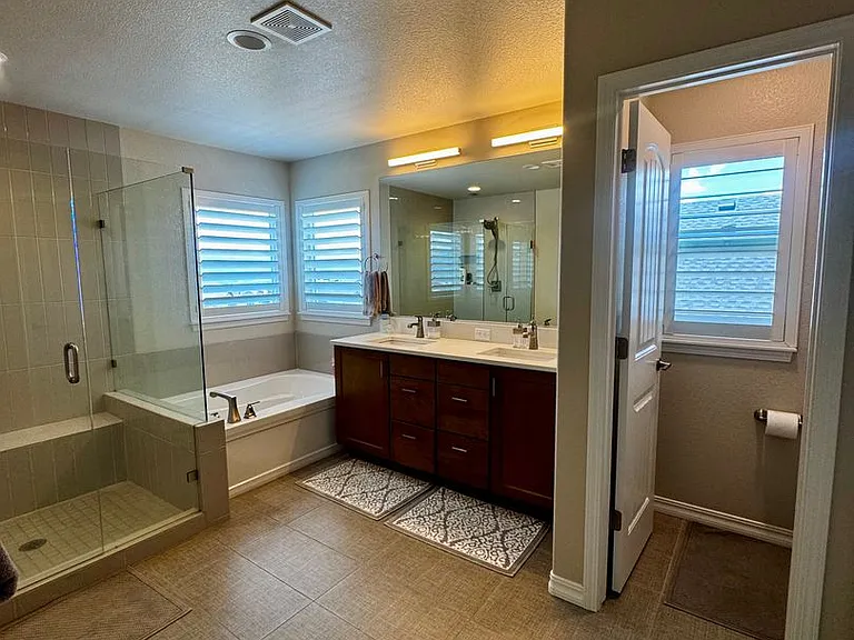 4553 Hanging Lake Cir — Photo 45