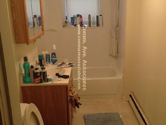 4th image of 230 Fuller St #A
