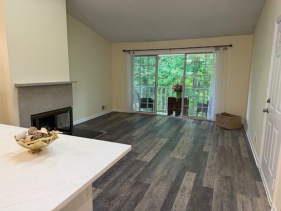 5th image of 130 Raintree Ln Unit 130
