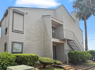 3220 69th St APT B12, Galveston, TX 77551