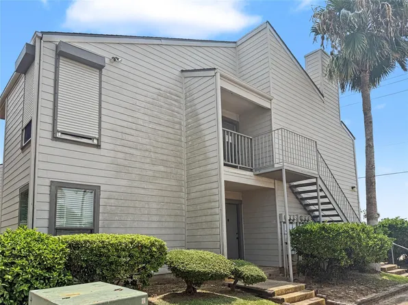 3220 69th St APT B12, Galveston, TX 77551