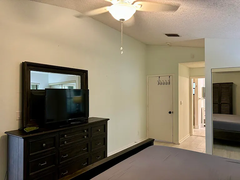 2153 Amesbury Cir — Photo 18