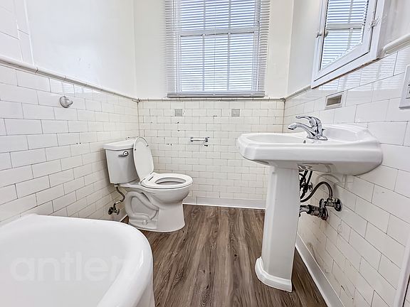 4th image of 2506 W 6th St #N408