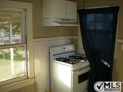 5th image of 301 Bryan St