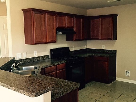 5th image of 620 Noble Grove Ln
