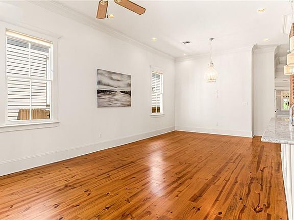 4th image of 819 Pleasant St