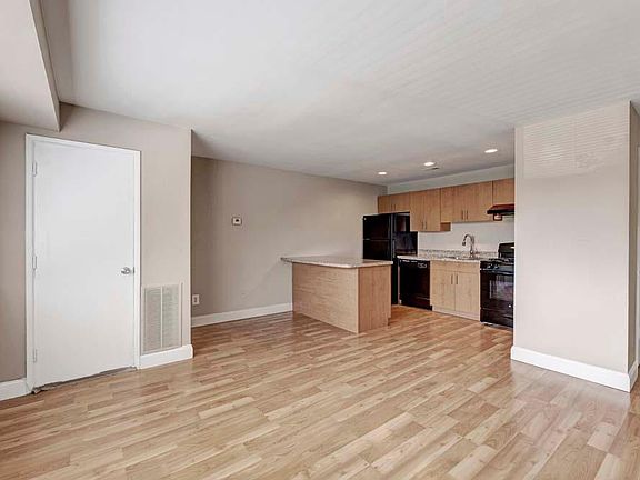 5th image of 5401 Claymont Dr #302