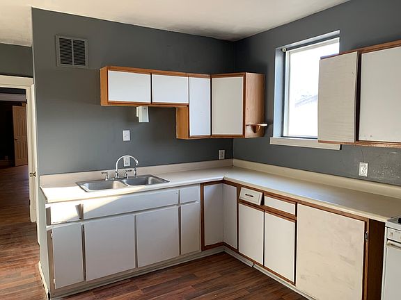 3rd image of 1016 Eichelberger St #1F