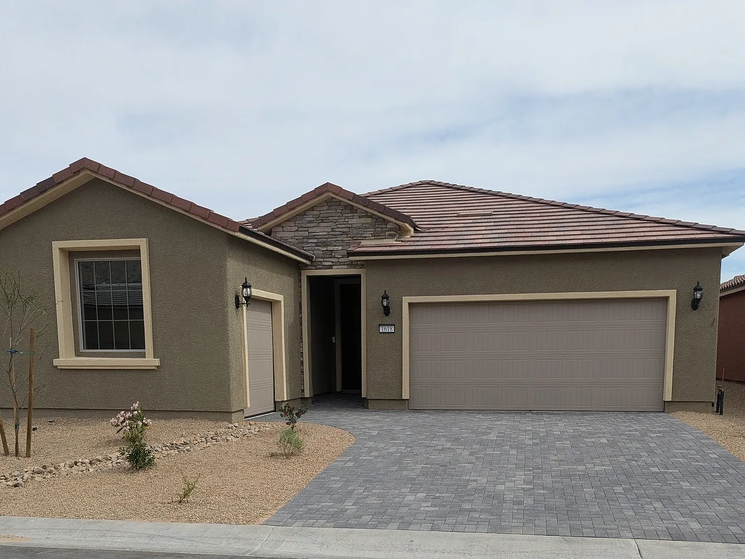 2 bed, 1865 sqft, $2,240 — Photo 1