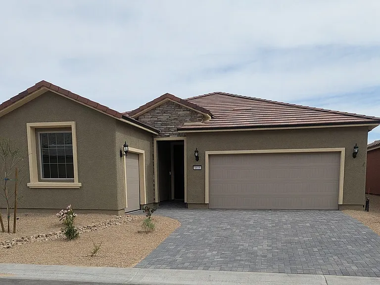 1618 Daisy Ln — Photo 1