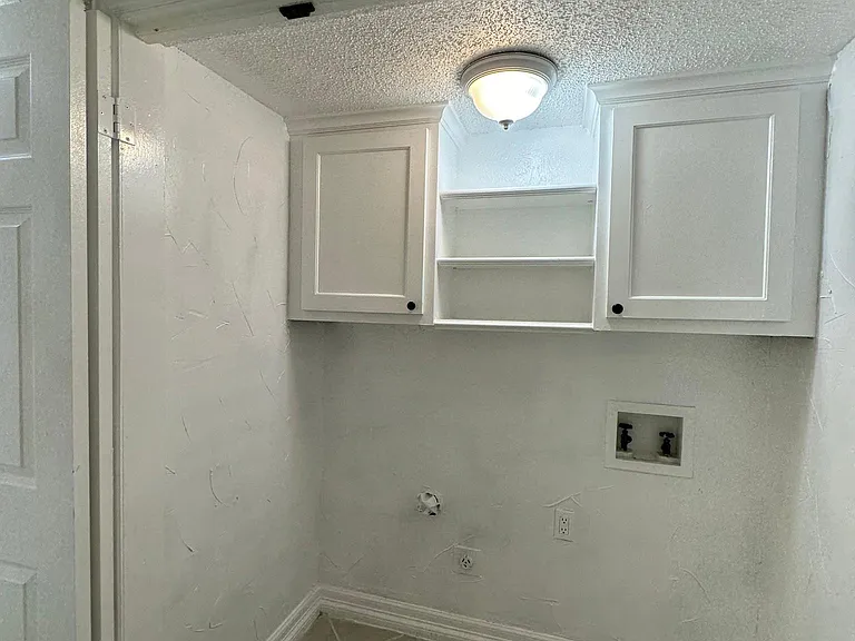 2918 Emberwood Dr — Photo 3
