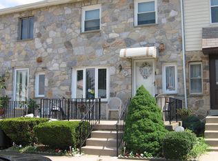 605 Saint Anthony Ln, Upper Darby, PA 19082