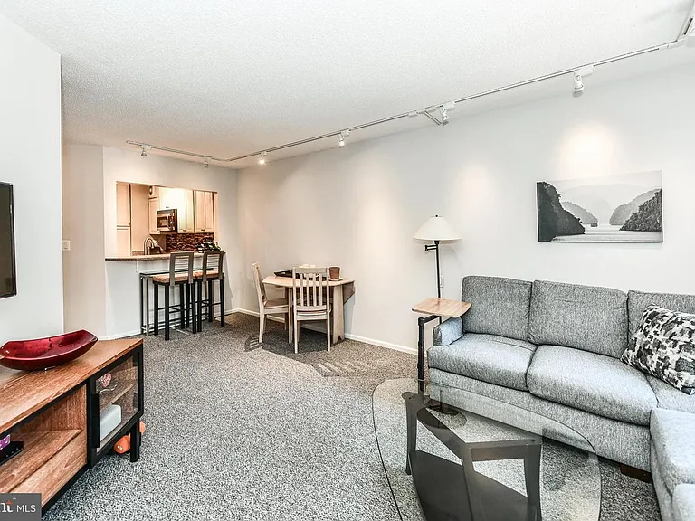900 N Stafford St #1410 — Photo 8