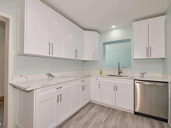 2nd image of 4370 Deleon St #4370