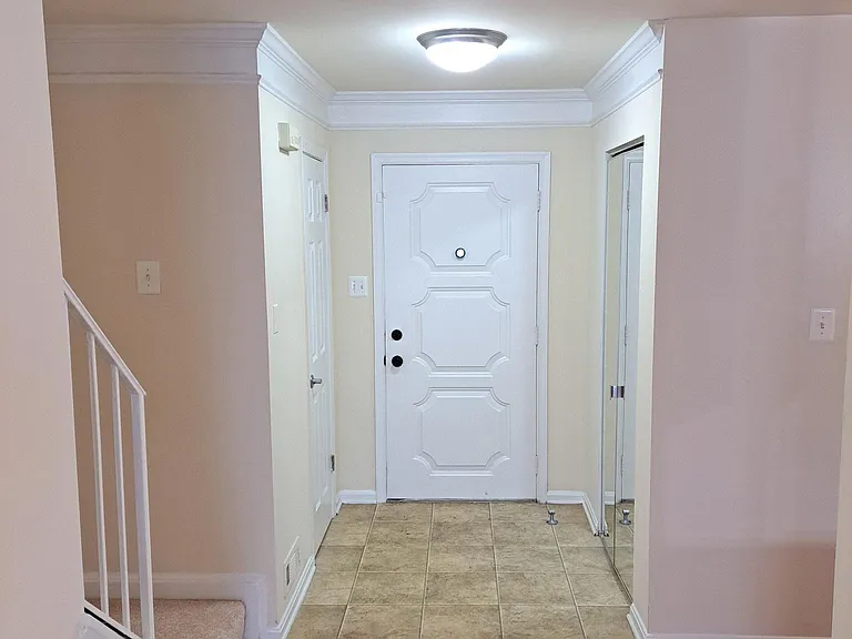 10118 Avenel Gardens Ln — Photo 2