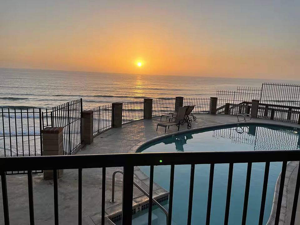 Pool and Jacuzzi overlooking the ocean bluff and direct beach access! Always lovely!