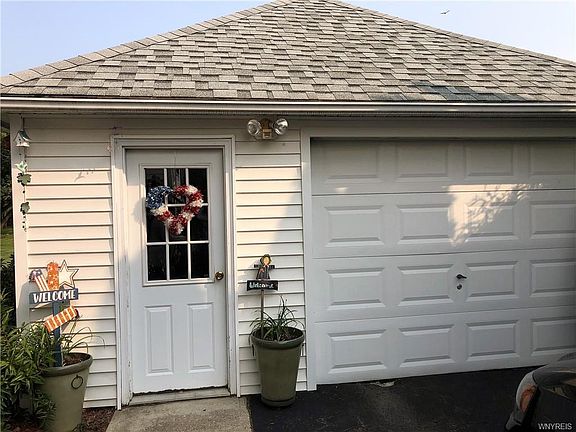3rd image of 105 W Court St