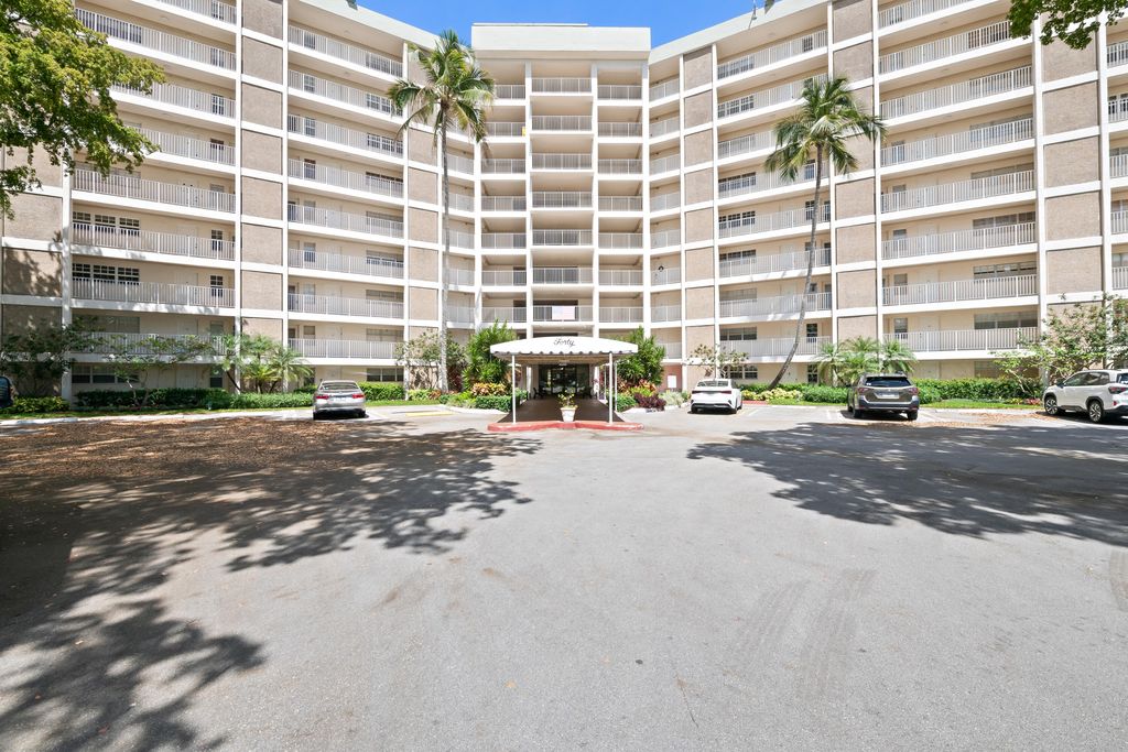 3051 N COURSE Drive #211, photo 3