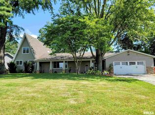 555 Lemon St, Petersburg, IL 62675