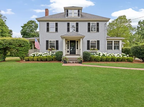 21 Middle St, Hingham, MA 02043