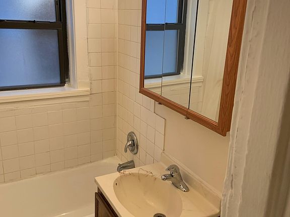 3rd image of 514 W Cornelia Ave #1D