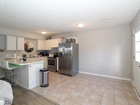 4th image of 940 N Daisy Ln #938