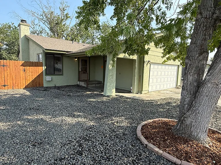 2703 W Texas St — Photo 3