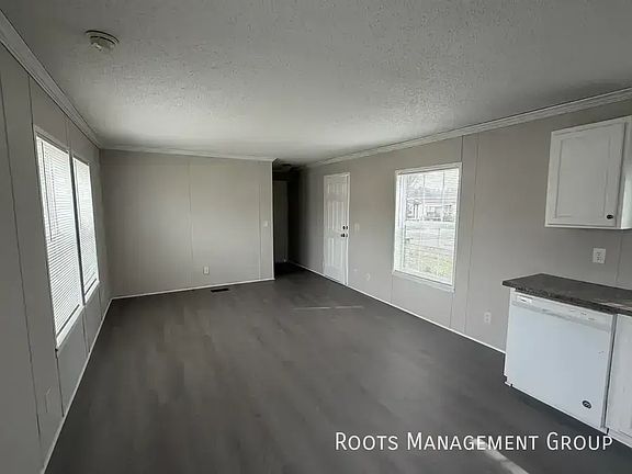 3rd image of 415 Carriage Lane Est #415