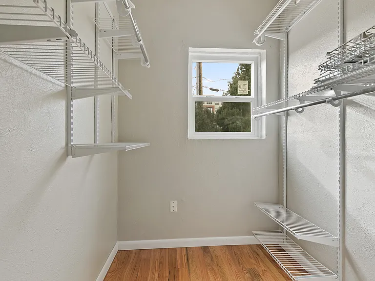 541 N Logan St — Photo 11