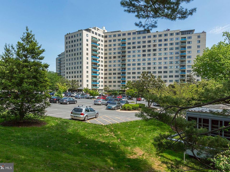 1st image of 10201 Grosvenor Pl APT 725