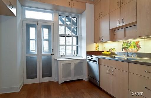 5th image of 70 E Cedar St #1402N