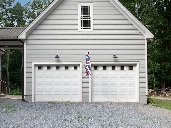 3rd image of 698 Maple Springs Lane
