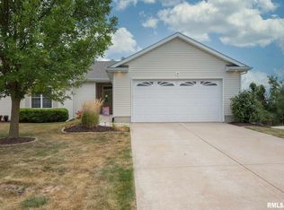 18 Madison Cir, Davenport, IA