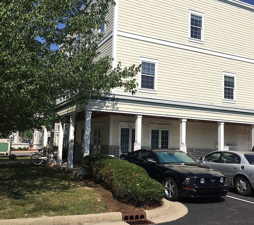 2nd image of 2001 E 3rd St APT B