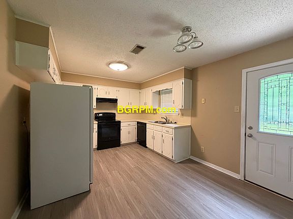 3rd image of 20 Parkview Dr