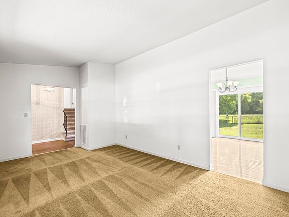 5th image of 914 Valleywood Dr