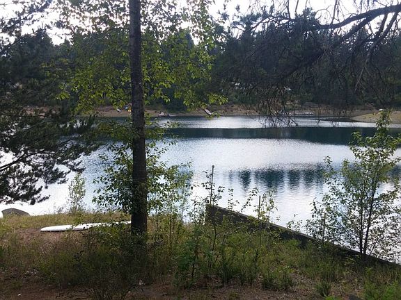 2nd image of 601 NE Lakeshore Dr S
