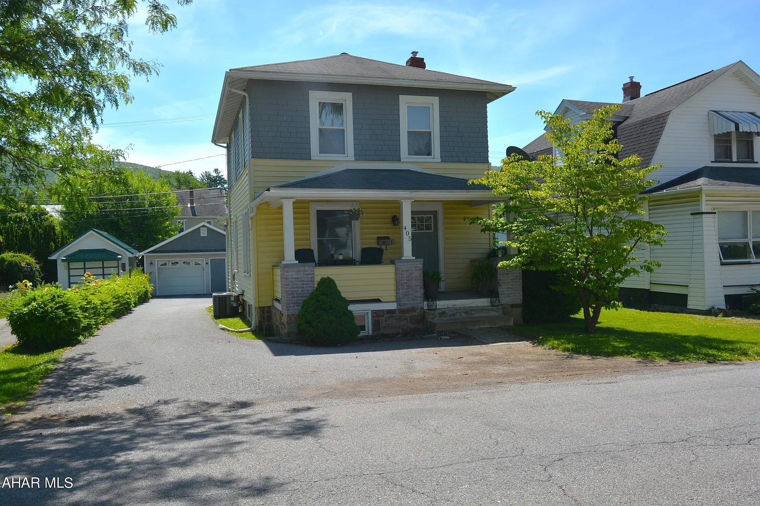 405 E Logan Ave photo 1